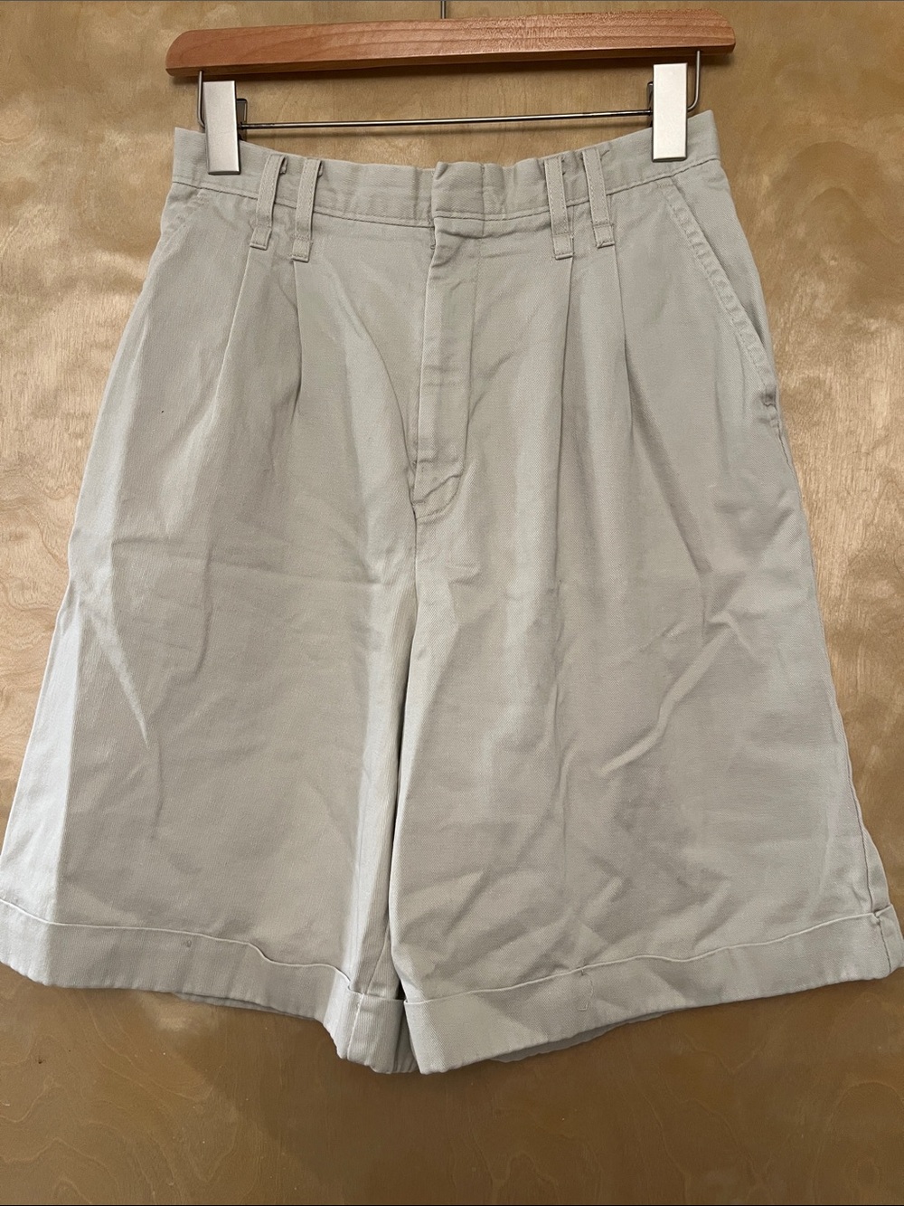 chic Cream High-Waist Pleated Bermudas